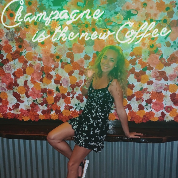 Meet your Posher, Chloe - Picture 1 of 2